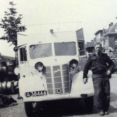 Kenteken: A 38444; Austin Bellewagen, foto: archief W. Mollema