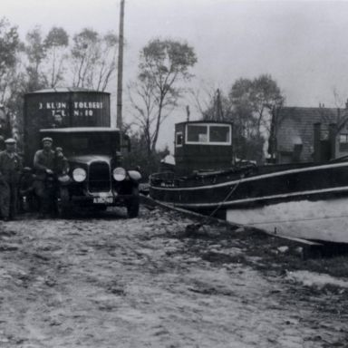 Kenteken: A 11245; Jan C. Klijn's boot en vrachtauto's, foto: collectie Gemeente Leek 2955.jpg
