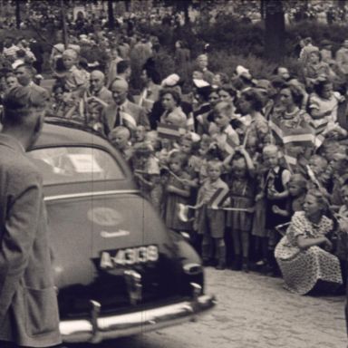 Kenteken: A 43138; Chevrolet, foto: still uit de film "Bezoek Koningin Juliana en 160-jarig bestaan H.D. Guyot Instituut", 1950 coll. GrA (2209-AV2628)