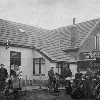 Kenteken: A 8757; Chevrolet, Oudeschans, foto: <a href='https://www.facebook.com/StreekhistorieBellingwedde/' target='_blank'>facebookpagina Oud Bellingwedde</a>