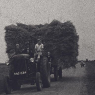 Kenteken: A 40034; foto: still uit de film "Een boerenbedrijf in ’t Oldambt", H. Aling, 1948-1949, coll. GrA (2209-13421)