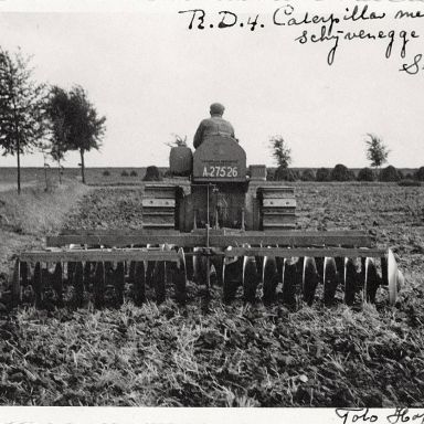 Kenteken: A 27526; Caterpillar tractor, foto: J.P.S. Noteboom