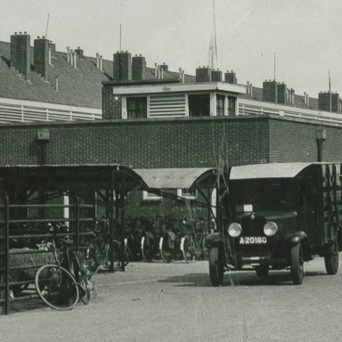 Kenteken: A 20160; Chevrolet, Groningen, Damsterdiep slachthuisterrein, 1936 foto: uitsnede 1785-24847.jpg