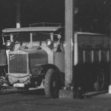 Kenteken: A 9142; De Dion Bouton, Groningen, Verlengde Lodewijkstraat 1932, foto: uitsnede 1785-4137.jpg