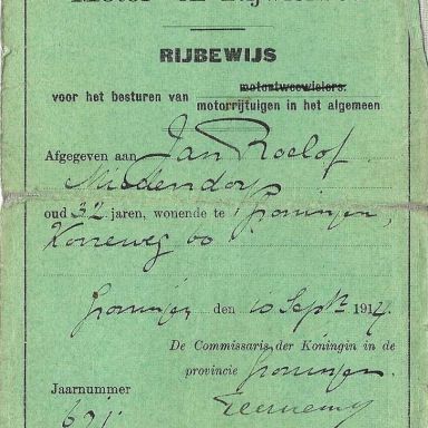 Kenteken: A 1457; Rijbewijs, 1914, foto: facebookpagina <a href='https://www.facebook.com/photo/?fbid=899682346832320&set=a.671098506357373' target='_blank'>J. A. Miedendorp de Bie</a>