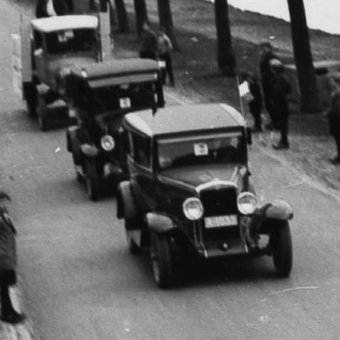 Kenteken: A 1033; Chevrolet, Stadskanaal, propaganda-optocht voor de opheffing van de tolgelden 2-5-1931, foto: uitsnede 1785-11551.jpg