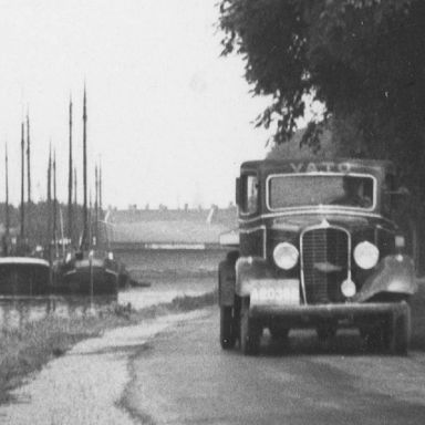 Kenteken: A 20382; Groningen, Winschoterdiep 1937, foto: uitsnede 1785-2509.jpg