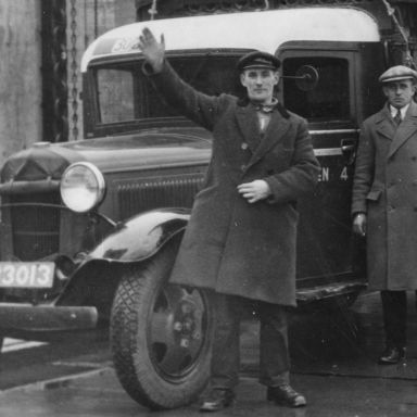 Kenteken: A 23013; Vrachtauto fa. J.J. Geubels ca. 1935 (1785-29129)