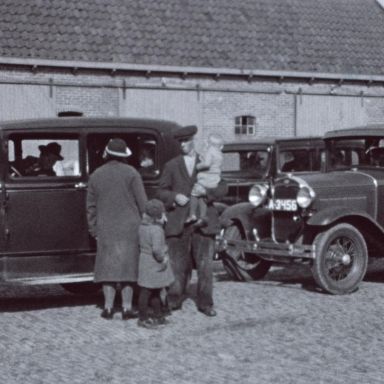 Kenteken: A 3456; Ford, Ter Apel, 1933, foto: still uit de film "Ouden van dagentocht en zwemwedstrijden Ter Apel", F.C.W.H. Lunow, 1933-1936, coll. GrA (2209-AV4946)