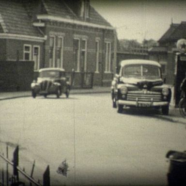 Kenteken: A 11717; Ford, Uithuizermeeden, 1954, foto: Still uit GAVA film AV0302