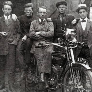 Kenteken: A 1729; Reading Standard bij electriciteitscentrale Roswinkel, foto: Clubmededelingen nr. 504, maart 2006, Veteraan Motoren Club