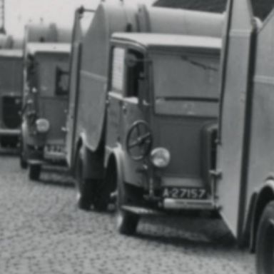 Kenteken: A 27157; Ford V8, juli 1937, foto: archief Gemeentereiniging (1475)