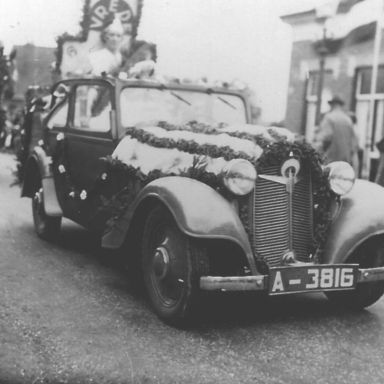 Kenteken: A 3816; Adler, Koninginnefeest 08-09-1938, foto: Historische Vereniging gemeente Bedum, 090083.jpg