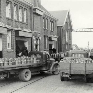 Kenteken: A 21337; Melkfabriek Bedum, foto: H. E. Boonstra