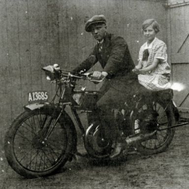 Kenteken: A 13685; Gillet, foto: Clubmededelingen nr. 633, december 2016, Veteraan Motoren Club