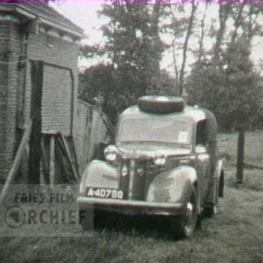 Kenteken: A 40780; Austin Ten, foto: "Still" uit film AV1223 collectie Fries Film Archief