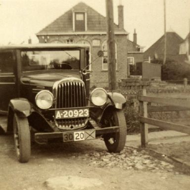 Kenteken: A 20923; Willys Overland, foto: archief W. Mollema