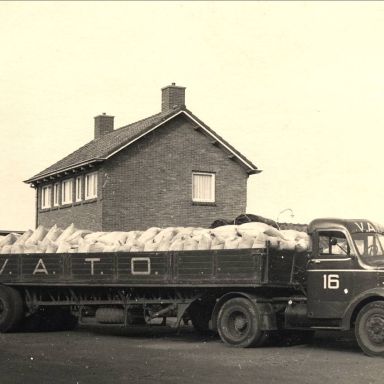 Kenteken: A 27839; Kromhout, foto: collectie <a href='http://www.transportnostalgie.punt.nl/' target='_blank'>transportnostalgie.punt.nl</a>