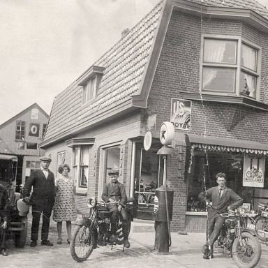 Kenteken: A 16167; Garage Doornbos ca. Juni 1930 foto: R. Heersema