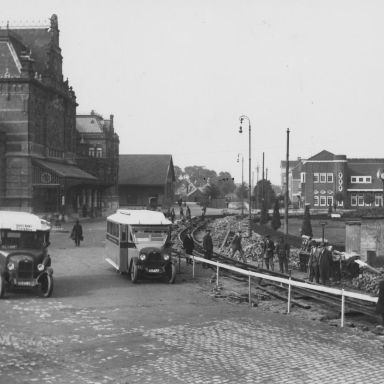 Kenteken: A 12981; Groningen, Stationsplein 1927. (1785-2211)
