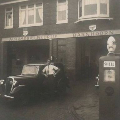 Kenteken: A 42845; Wim Eikenberg naast de Fiat Balilla, foto: E. Eikenberg