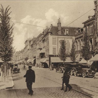 Kenteken: A 1880; Studebaker,  Herestraat Groningen, foto: H. Renkema