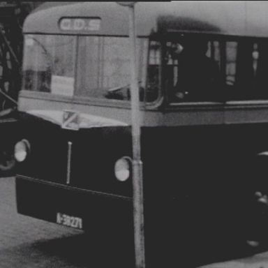 Kenteken: A 38271; Ford, foto: Still uit GAVA-film AV0090