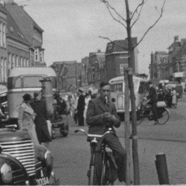 Kenteken: A 30084; DeSoto, foto: Still uit GAVA-film AV0119