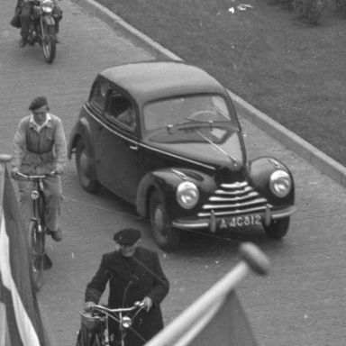Kenteken: A 40812; Skoda, Hoogeveen, 1950, foto: uitsnede 2248-1275; Fotograaf: Fotobedrijf Piet Boonstra