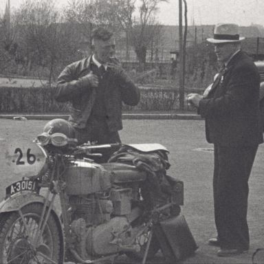 Kenteken: A 30151; Motor na de finish van de van de Harz-ralley, 30-04-1939, foto: still uit Harz-film, 1939, coll. GrA (2209-AV21967)