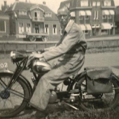 Kenteken: A 41202; DKW, Boterdiep Zuidzijde Bedum ca. 1955, foto: Historische Vereniging gemeente Bedum