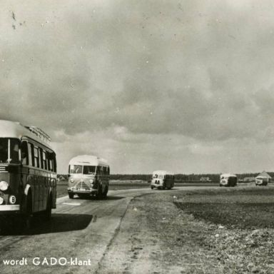 Kenteken: A 38045; Crossley- Verheul,  supportersvervoer voetbalclub Veendam 2 april 1950, foto: A. Timmer