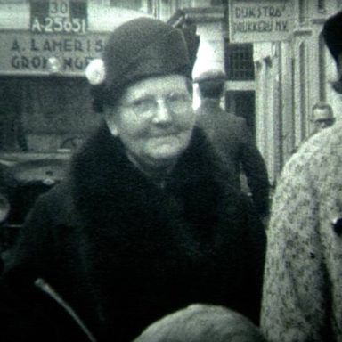 Kenteken: A 25651; foto: Still uit GAVA-film AV1424