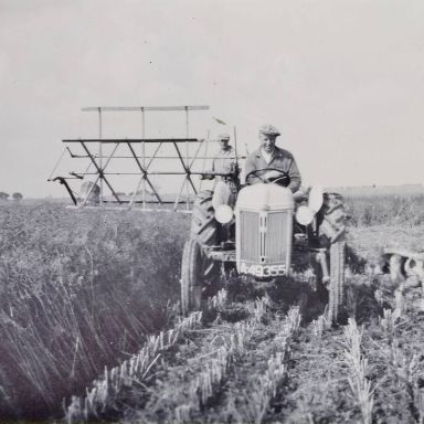 Kenteken: A 49355; Ford Dearborn van Luurt Ebelius Burema, Amsweer 1951, foto: D.K. Visser