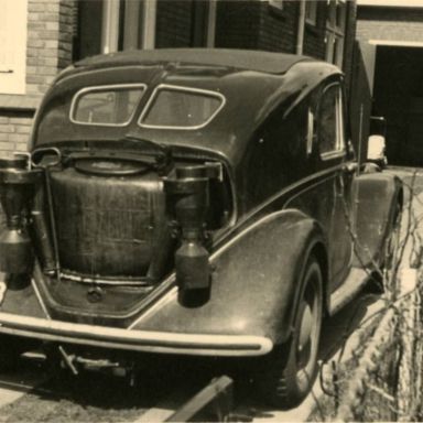 Kenteken: A 29128; Lancia Aprilia met Duintjer Turfgasgenerator (1958-133)