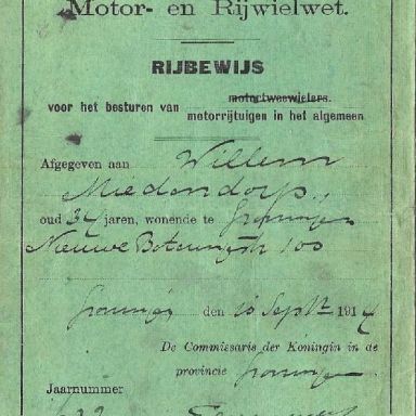 Kenteken: A 1458; Rijbewijs, 1914, foto: facebookpagina <a href='https://www.facebook.com/photo/?fbid=899682346832320&set=a.671098506357373' target='_blank'>J. A. Miedendorp de Bie</a>