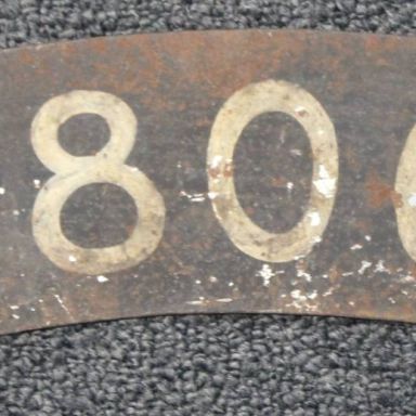 Kenteken: A 8066; Kentekenplaat van de motorfiets, schenking W. Horinga, (2649-55); Fotograaf: A. Koops