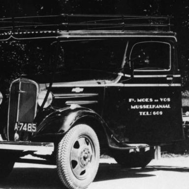 Kenteken: A 25732; Chevrolet ca. 1940, foto: Streekhistorisch Centrum Stadskanaal (17251)