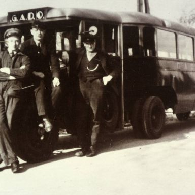 Kenteken: A 17243; Dodge bus, foto uit archief GADO (2733-172)