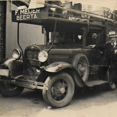 Kenteken: A 16024; Ford vrachtwagen van en met F. Meyer, handel in regenbakken en aanverwante artikelen, foto: E. Beertema