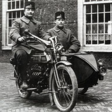 Kenteken: A 1202; L. Bouwman op de FN, 23 mei 1915, foto: Clubmededelingen nr. 412 juli 1998, Veteraan Motoren Club