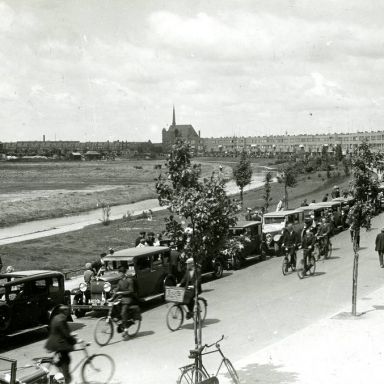 Kenteken: A 10201; Autotocht ouden van dagen 1931, foto: archief Koninklijke Vereeniging voor Volksvermaken (1348-299)