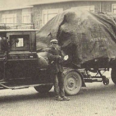Kenteken: A 16738; Een moderne Chevrolet trekker oplegger als tweede wagen, foto: B. Flikkema