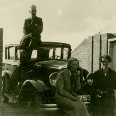 Kenteken: A 11753; Chevrolet, omgeving Termunten 20 juli 1935, tocht met M. Gras en vrouw, foto: H.J. Dijkhuizen