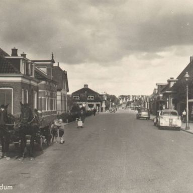 Kenteken: A 4173; Stationsweg Bedum ca. 1940-1950, foto: Historische Vereniging gemeente Bedum 180277.jpg