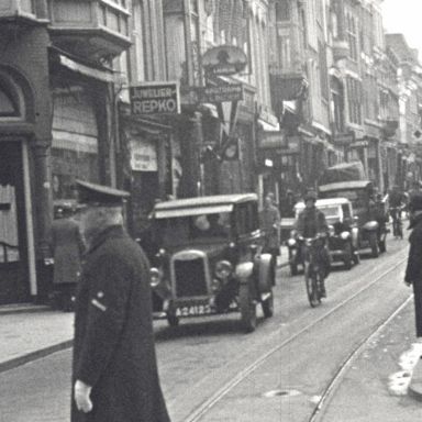 Kenteken: A 24123; Chevrolet, foto: still uit "Verkeersfilm", C. van der Mei, 1934, coll. GrA (2209-0176)