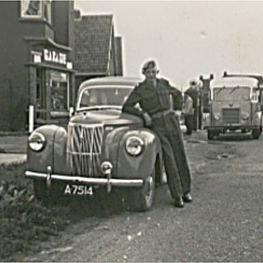 Kenteken: A 7514; Ford Prefect, foto: E. Harmens