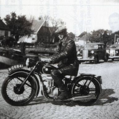 Kenteken: A 26841; BMW, foto: Clubmededelingen nr. 378, september 1995, Veteraan Motoren Club