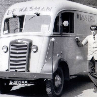 Kenteken: A 40255; Commer, Winschoten, Gaslaan, chauffeur  L. Koster, foto: F. Bos