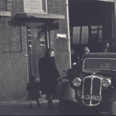 Kenteken: A 34102; DKW bij garage Weits, 1948, foto: still uit "Huis- tuin- en keukenfilm", 1946-1948, coll. GrA (2209-AV20265)